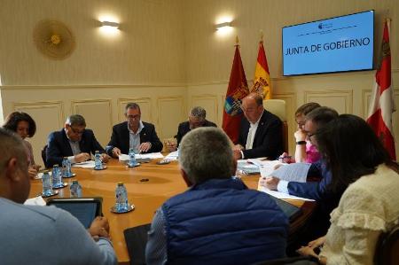 Imagen La Junta de Gobierno de la Diputación de Segovia aprueba las bases para la convocatoria de 24 plazas de bombero conductor