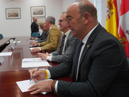 Imagen El presidente de la Diputación, Miguel Ángel de Vicente, participa en la constitución de la mesa de trabajo para el desarrollo del Plan Territorial de Fomento de Segovia